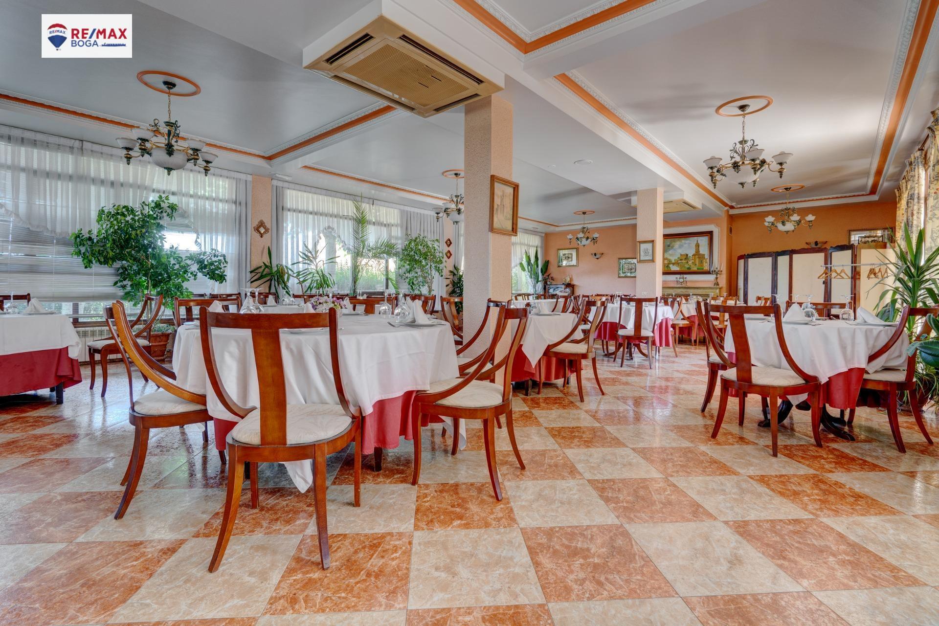 HOSTAL-RESTAURANTE en CUZCURRITA DE RÍO TIRÓN (LA RIOJA)-  EN FUNCIONAMIENTO.