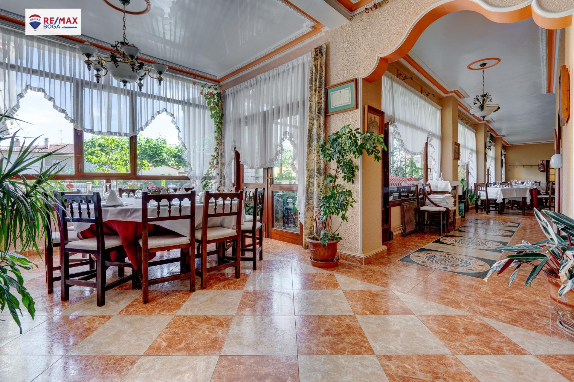 HOSTAL-RESTAURANTE en CUZCURRITA DE RÍO TIRÓN (LA RIOJA)-  EN FUNCIONAMIENTO.