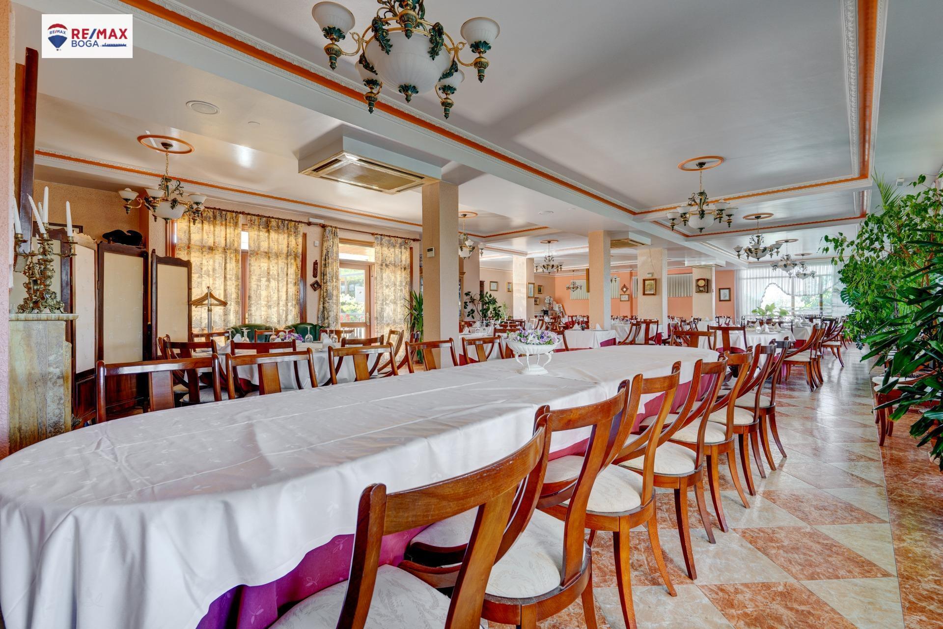 HOSTAL-RESTAURANTE en CUZCURRITA DE RÍO TIRÓN (LA RIOJA)-  EN FUNCIONAMIENTO.
