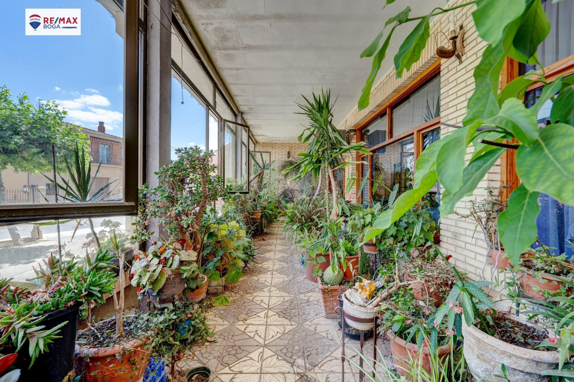 HOSTAL-RESTAURANTE en CUZCURRITA DE RÍO TIRÓN (LA RIOJA)-  EN FUNCIONAMIENTO.