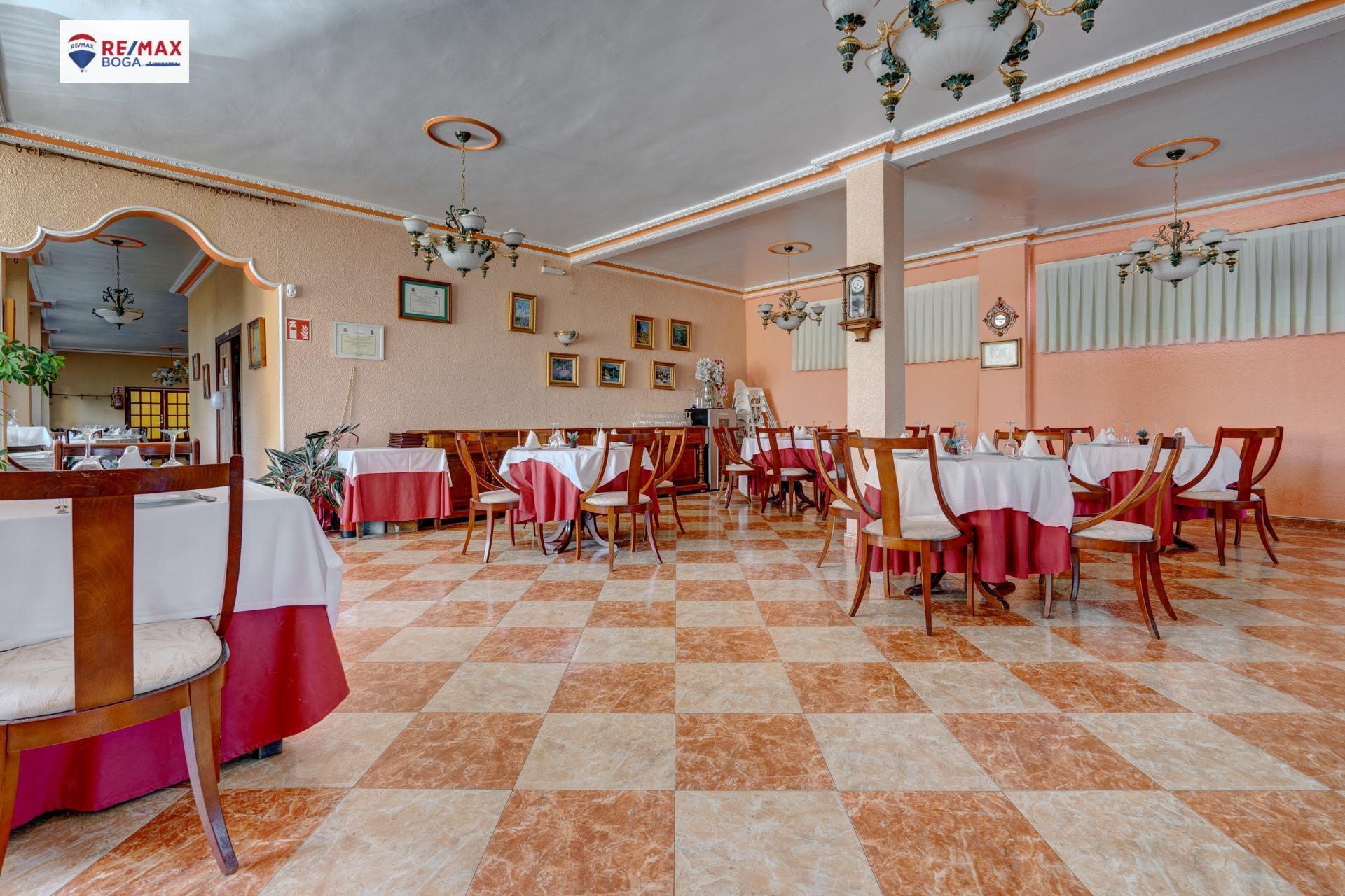 HOSTAL-RESTAURANTE en CUZCURRITA DE RÍO TIRÓN (LA RIOJA)-  EN FUNCIONAMIENTO.