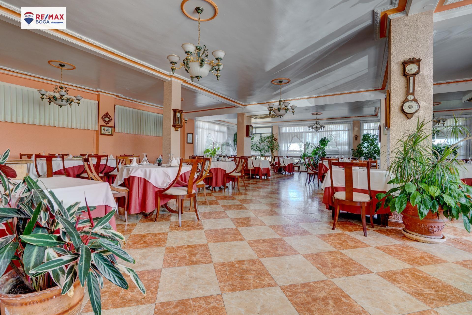 HOSTAL-RESTAURANTE en CUZCURRITA DE RÍO TIRÓN (LA RIOJA)-  EN FUNCIONAMIENTO.