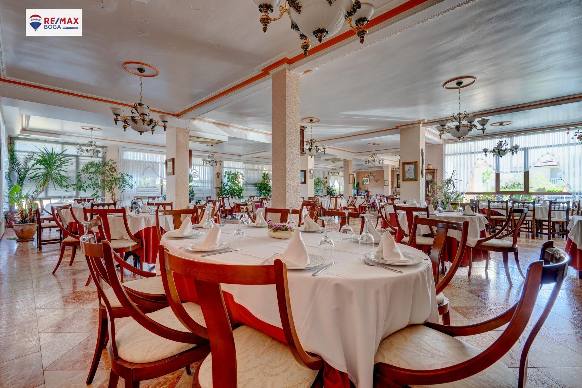 HOSTAL-RESTAURANTE en CUZCURRITA DE RÍO TIRÓN (LA RIOJA)-  EN FUNCIONAMIENTO.