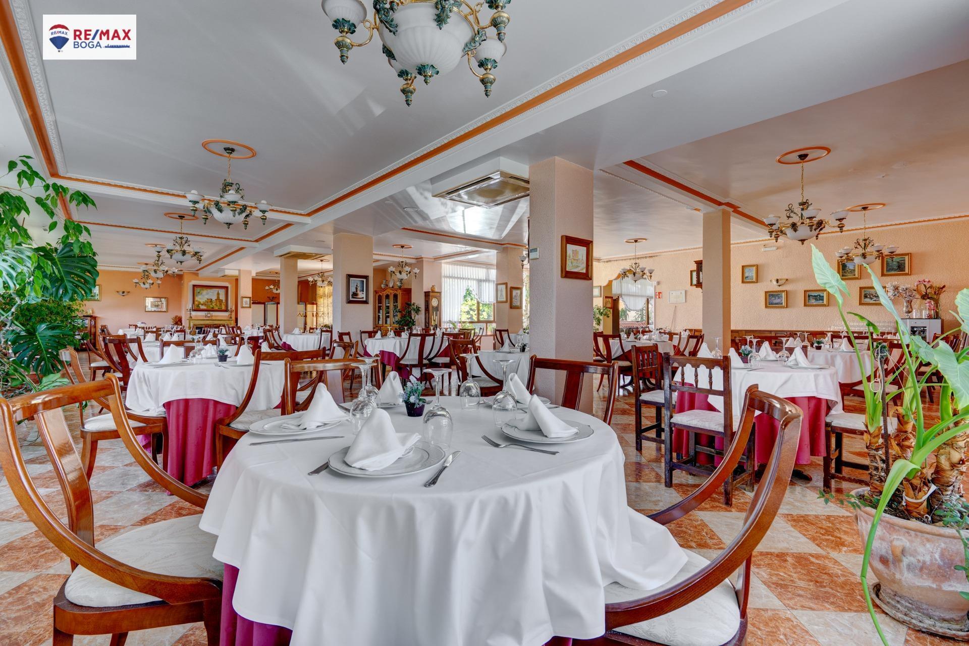 HOSTAL-RESTAURANTE en CUZCURRITA DE RÍO TIRÓN (LA RIOJA)-  EN FUNCIONAMIENTO.