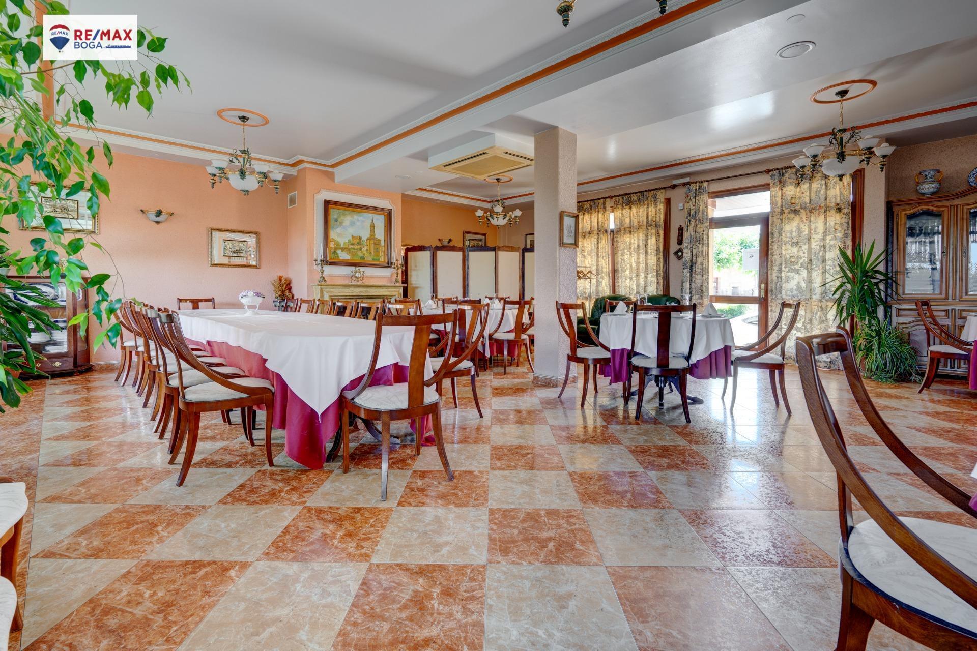 HOSTAL-RESTAURANTE en CUZCURRITA DE RÍO TIRÓN (LA RIOJA)-  EN FUNCIONAMIENTO.