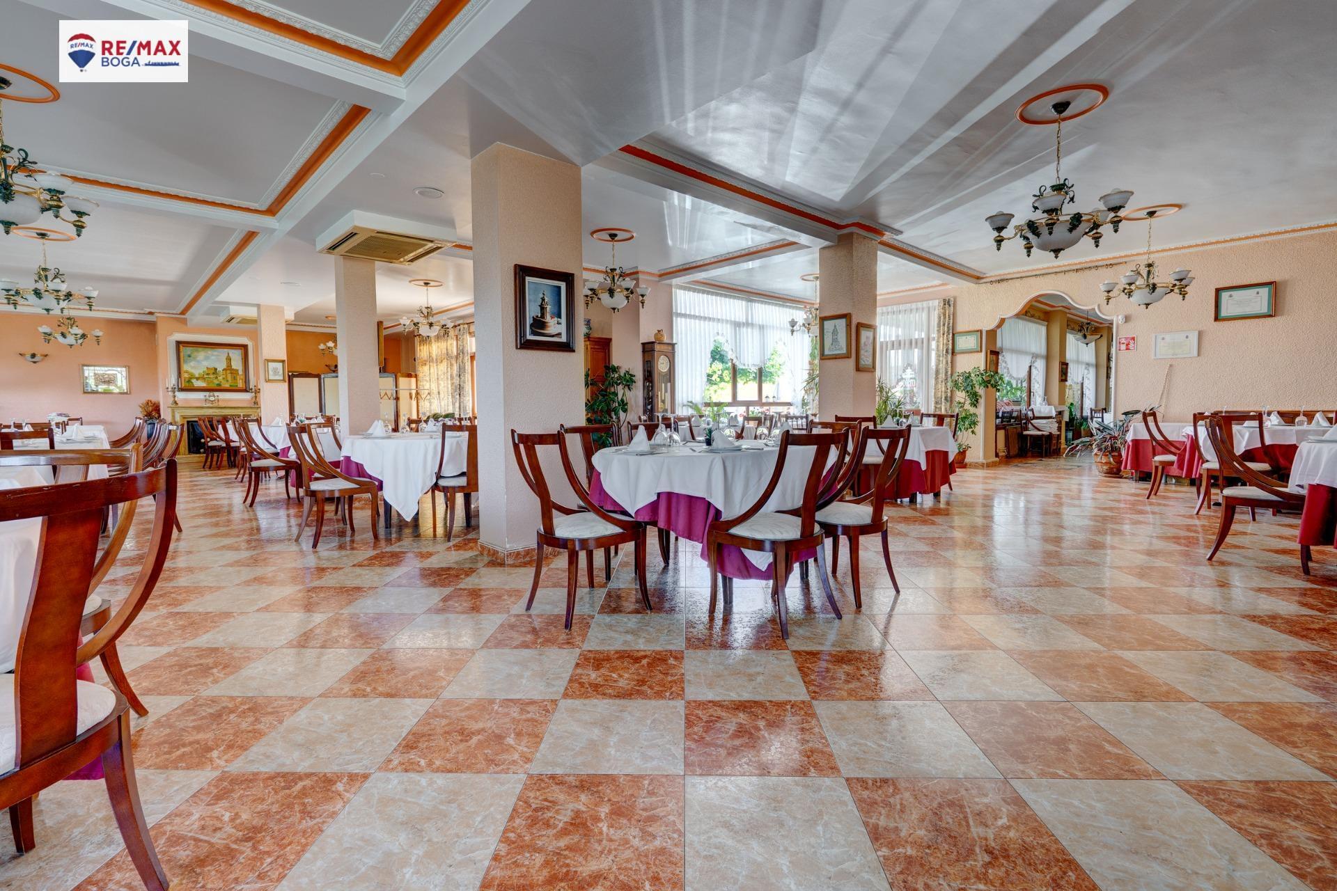 HOSTAL-RESTAURANTE en CUZCURRITA DE RÍO TIRÓN (LA RIOJA)-  EN FUNCIONAMIENTO.