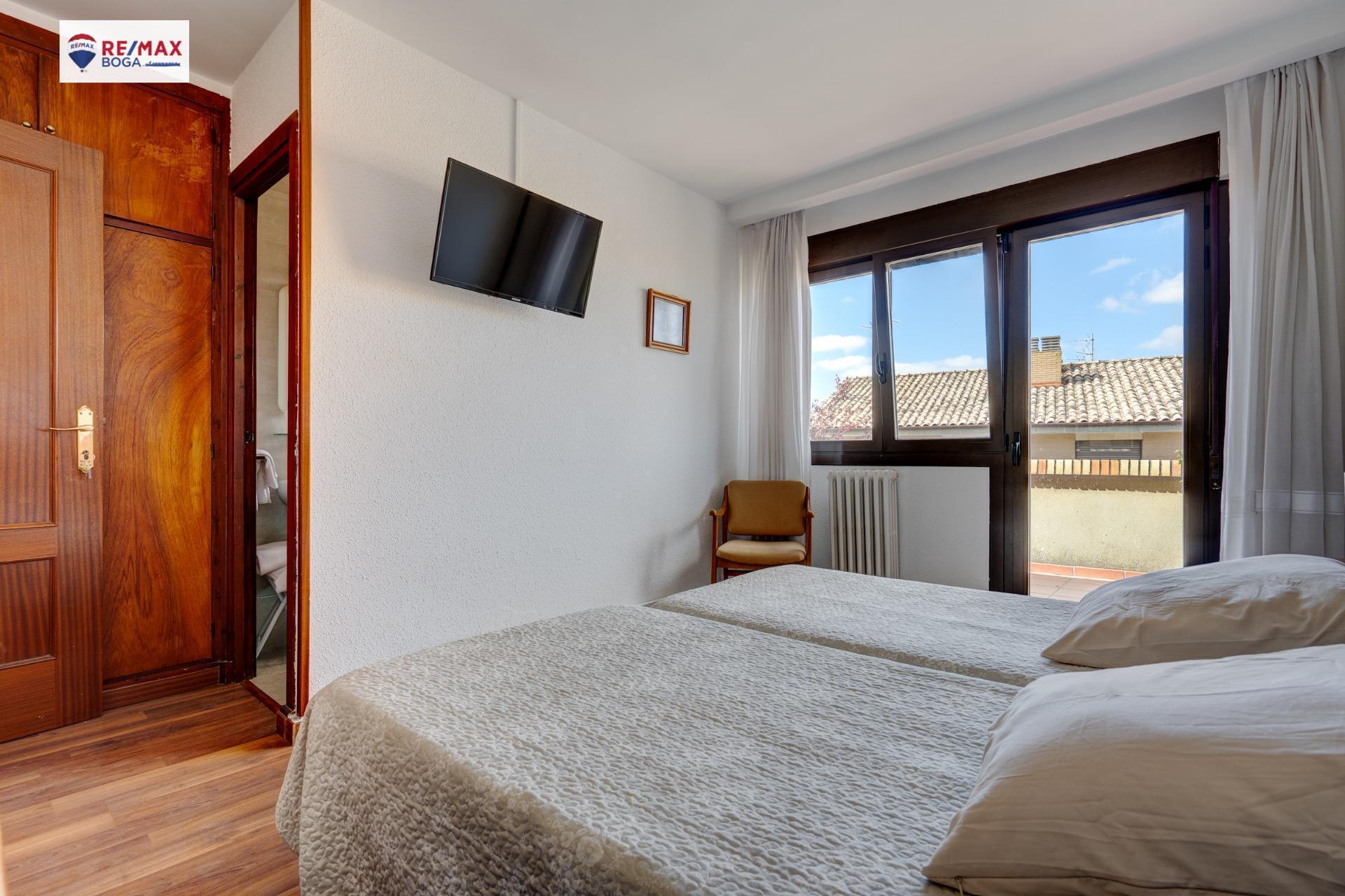 HOSTAL-RESTAURANTE en CUZCURRITA DE RÍO TIRÓN (LA RIOJA)-  EN FUNCIONAMIENTO.