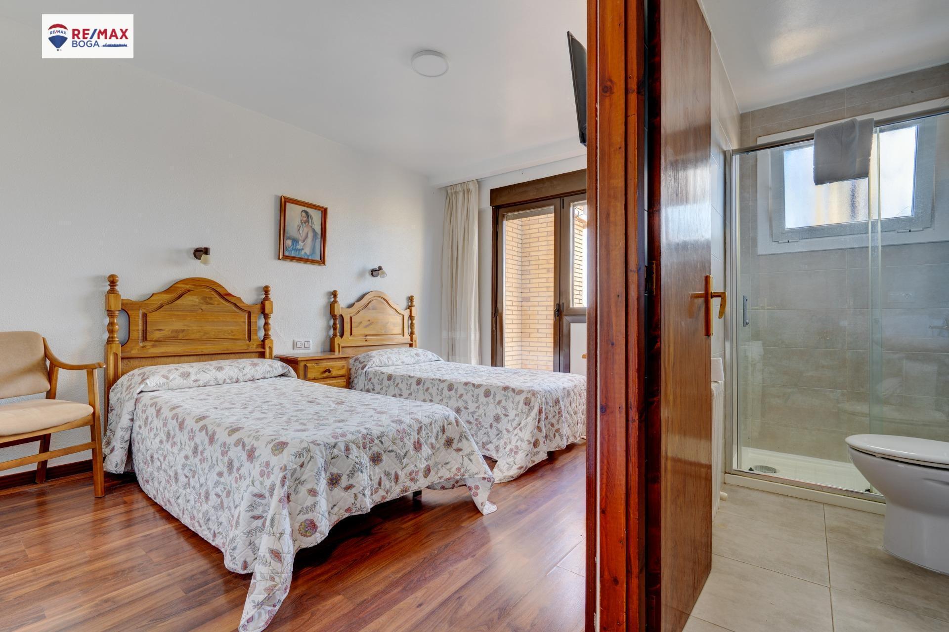 HOSTAL-RESTAURANTE en CUZCURRITA DE RÍO TIRÓN (LA RIOJA)-  EN FUNCIONAMIENTO.