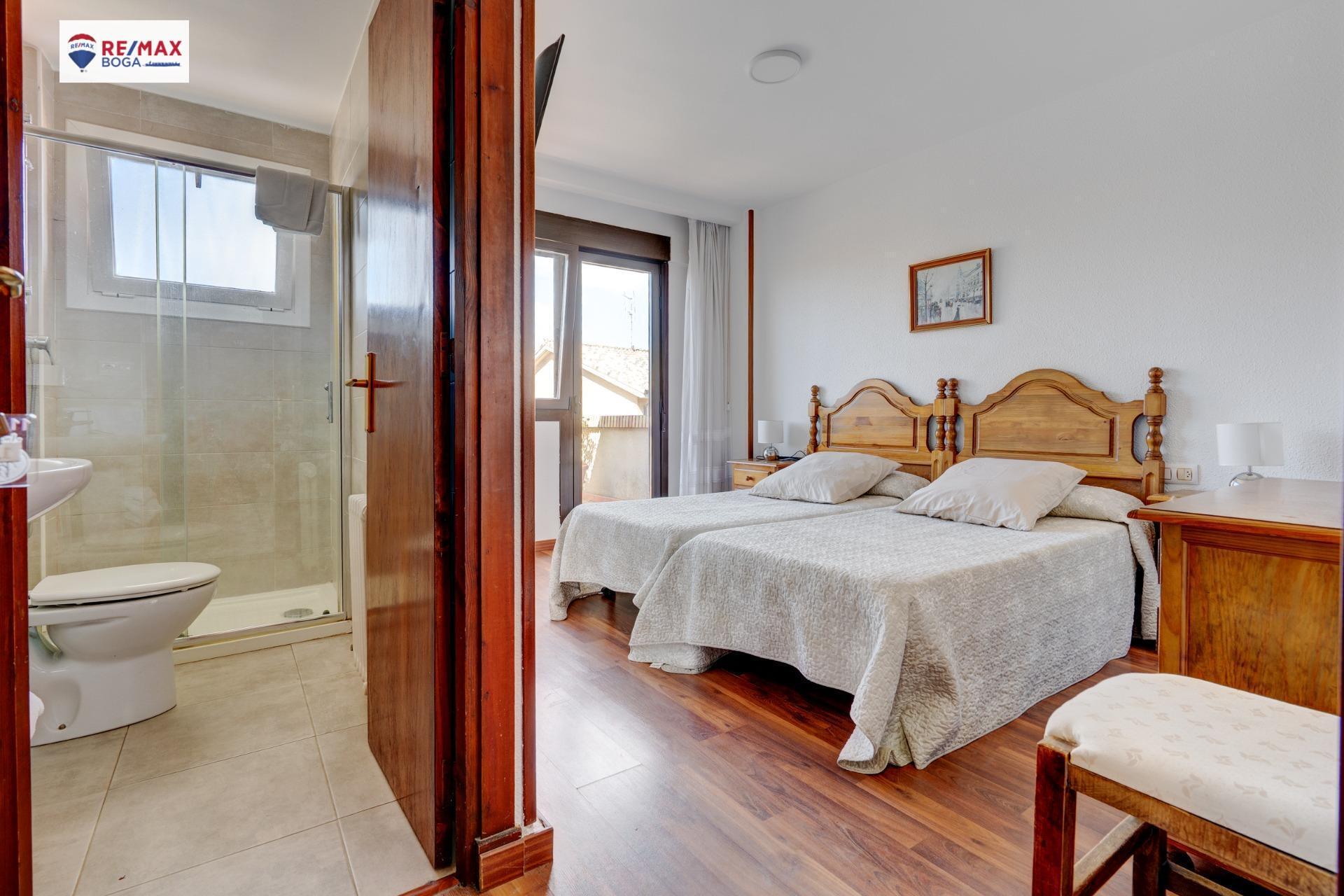 HOSTAL-RESTAURANTE en CUZCURRITA DE RÍO TIRÓN (LA RIOJA)-  EN FUNCIONAMIENTO.
