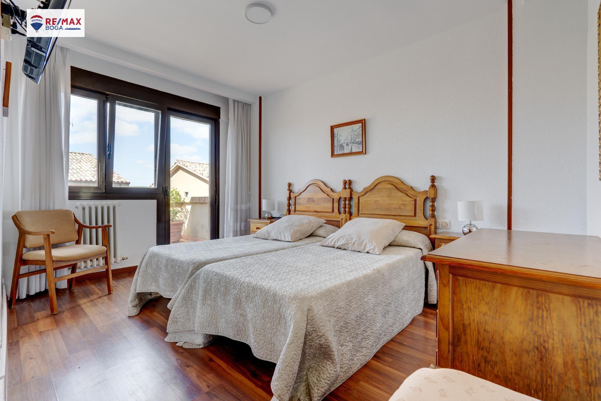 HOSTAL-RESTAURANTE en CUZCURRITA DE RÍO TIRÓN (LA RIOJA)-  EN FUNCIONAMIENTO.