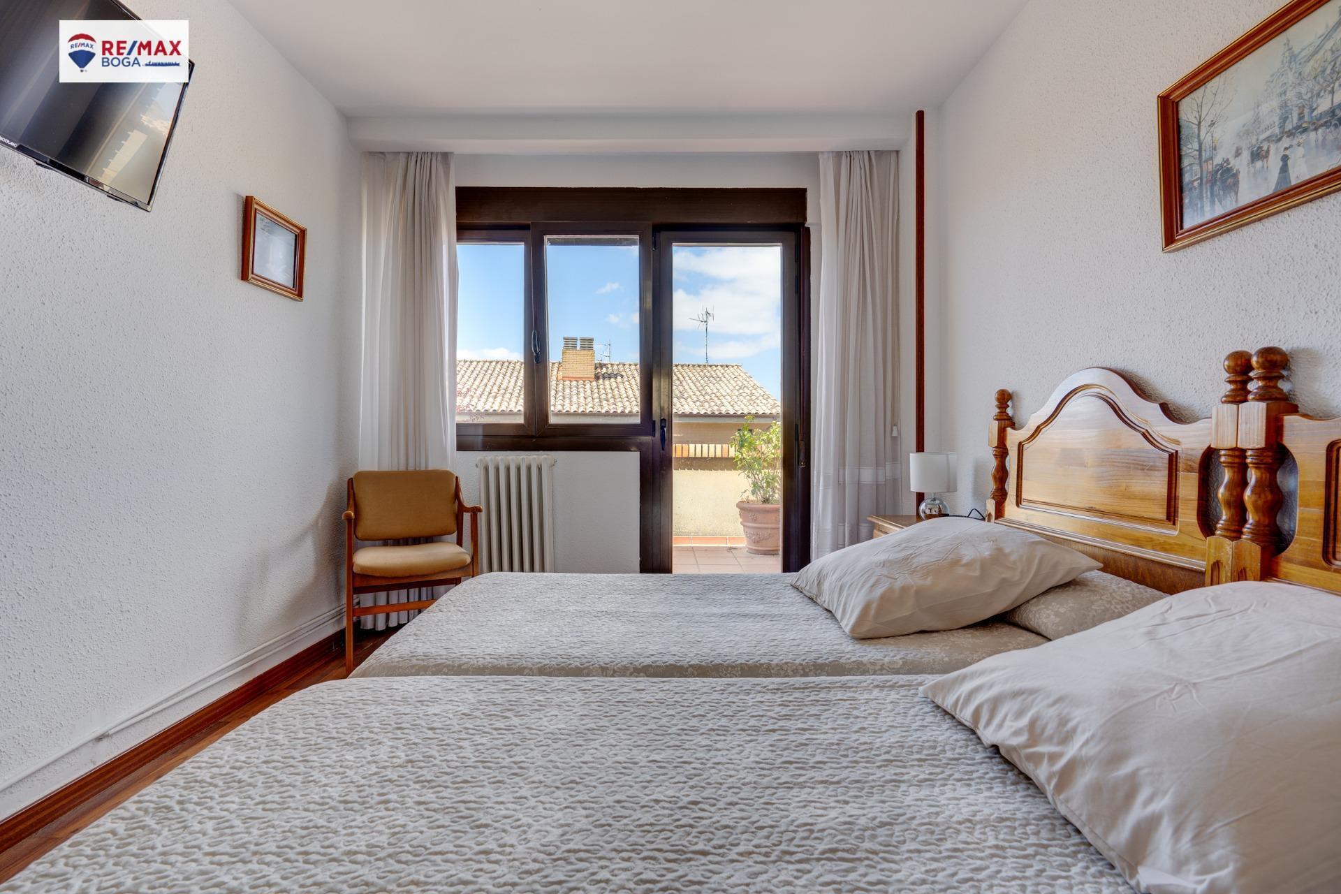 HOSTAL-RESTAURANTE en CUZCURRITA DE RÍO TIRÓN (LA RIOJA)-  EN FUNCIONAMIENTO.
