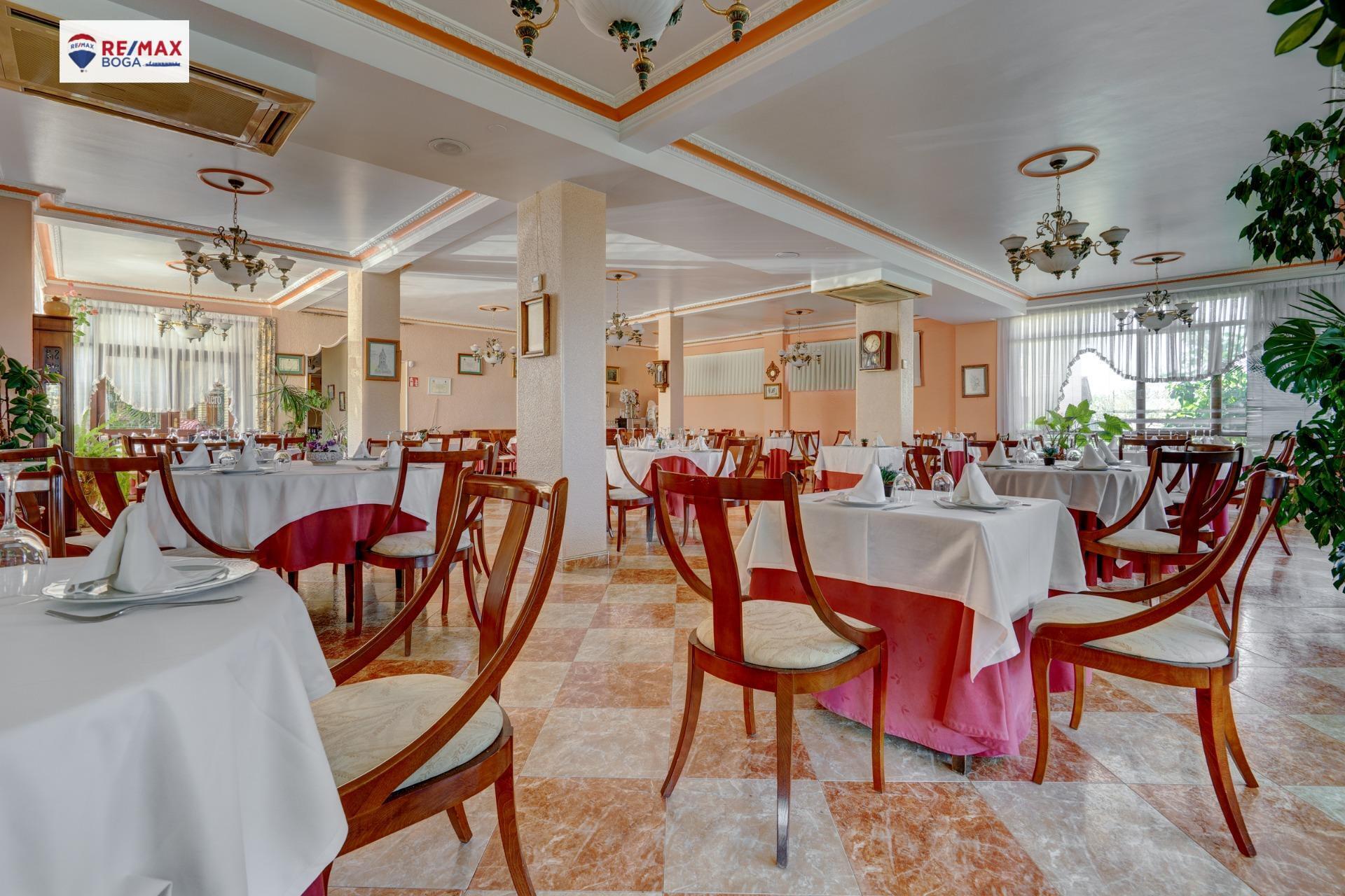 HOSTAL-RESTAURANTE en CUZCURRITA DE RÍO TIRÓN (LA RIOJA)-  EN FUNCIONAMIENTO.