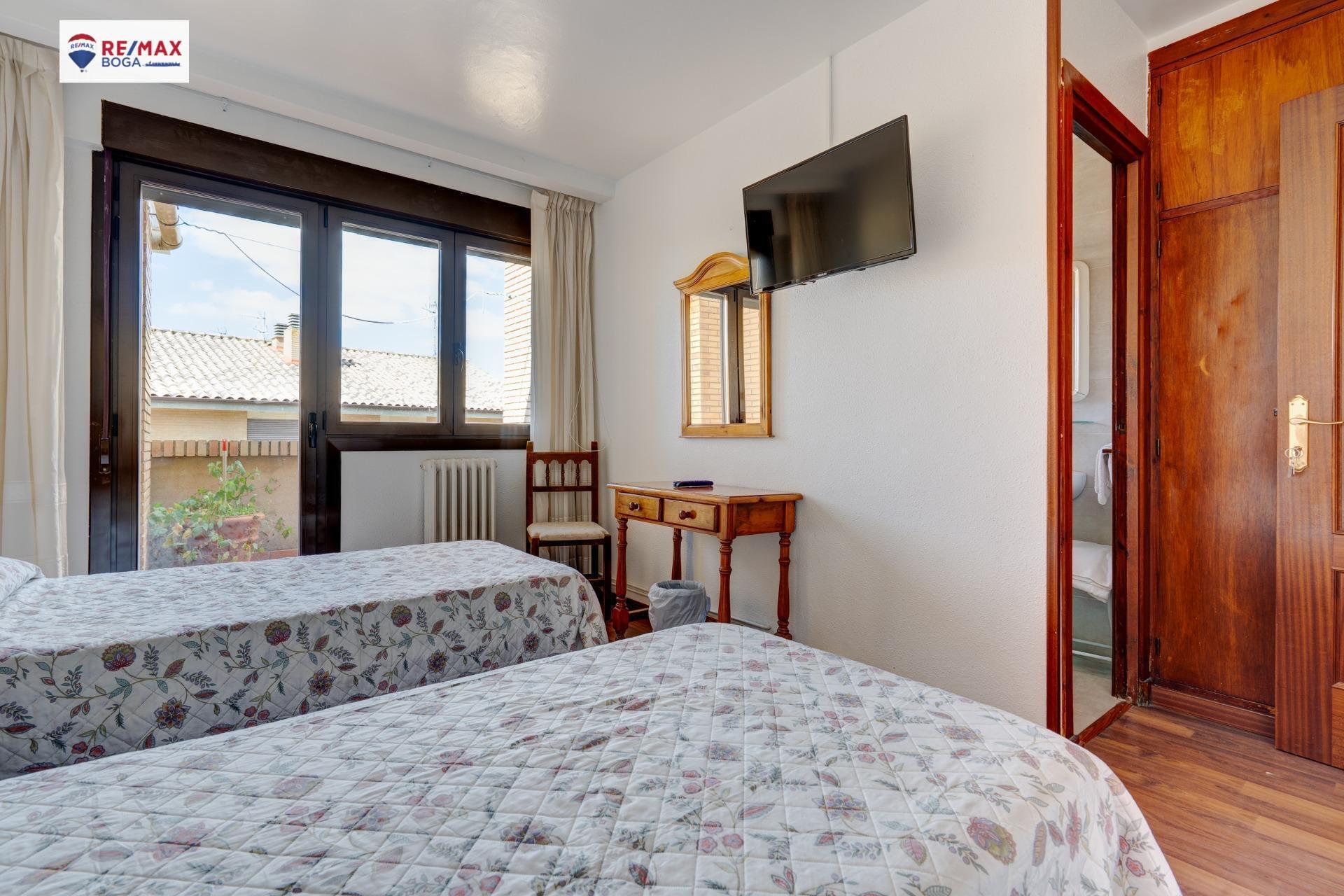 HOSTAL-RESTAURANTE en CUZCURRITA DE RÍO TIRÓN (LA RIOJA)-  EN FUNCIONAMIENTO.