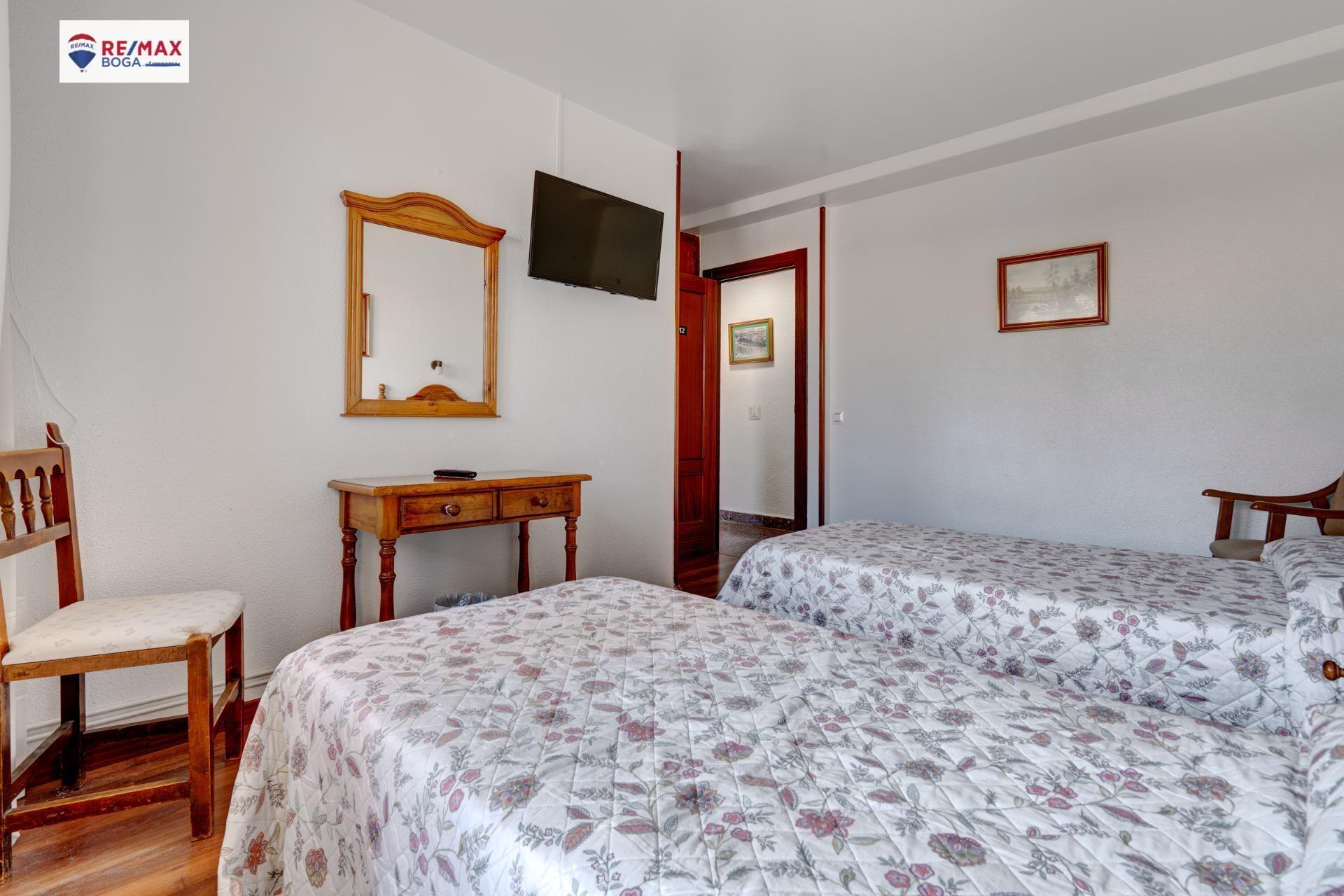 HOSTAL-RESTAURANTE en CUZCURRITA DE RÍO TIRÓN (LA RIOJA)-  EN FUNCIONAMIENTO.