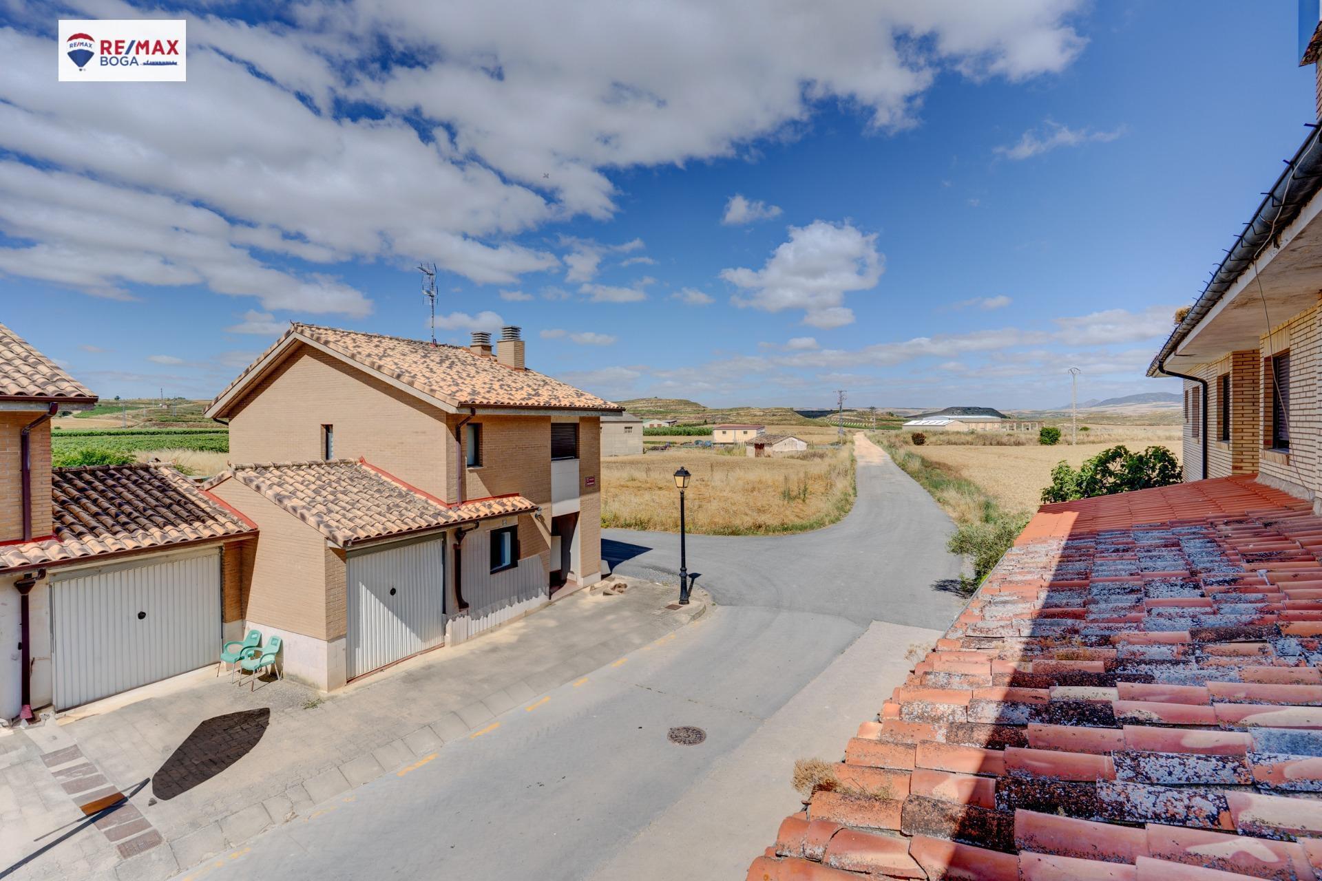 HOSTAL-RESTAURANTE en CUZCURRITA DE RÍO TIRÓN (LA RIOJA)-  EN FUNCIONAMIENTO.