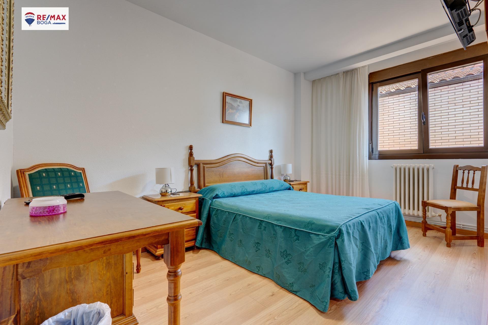 HOSTAL-RESTAURANTE en CUZCURRITA DE RÍO TIRÓN (LA RIOJA)-  EN FUNCIONAMIENTO.