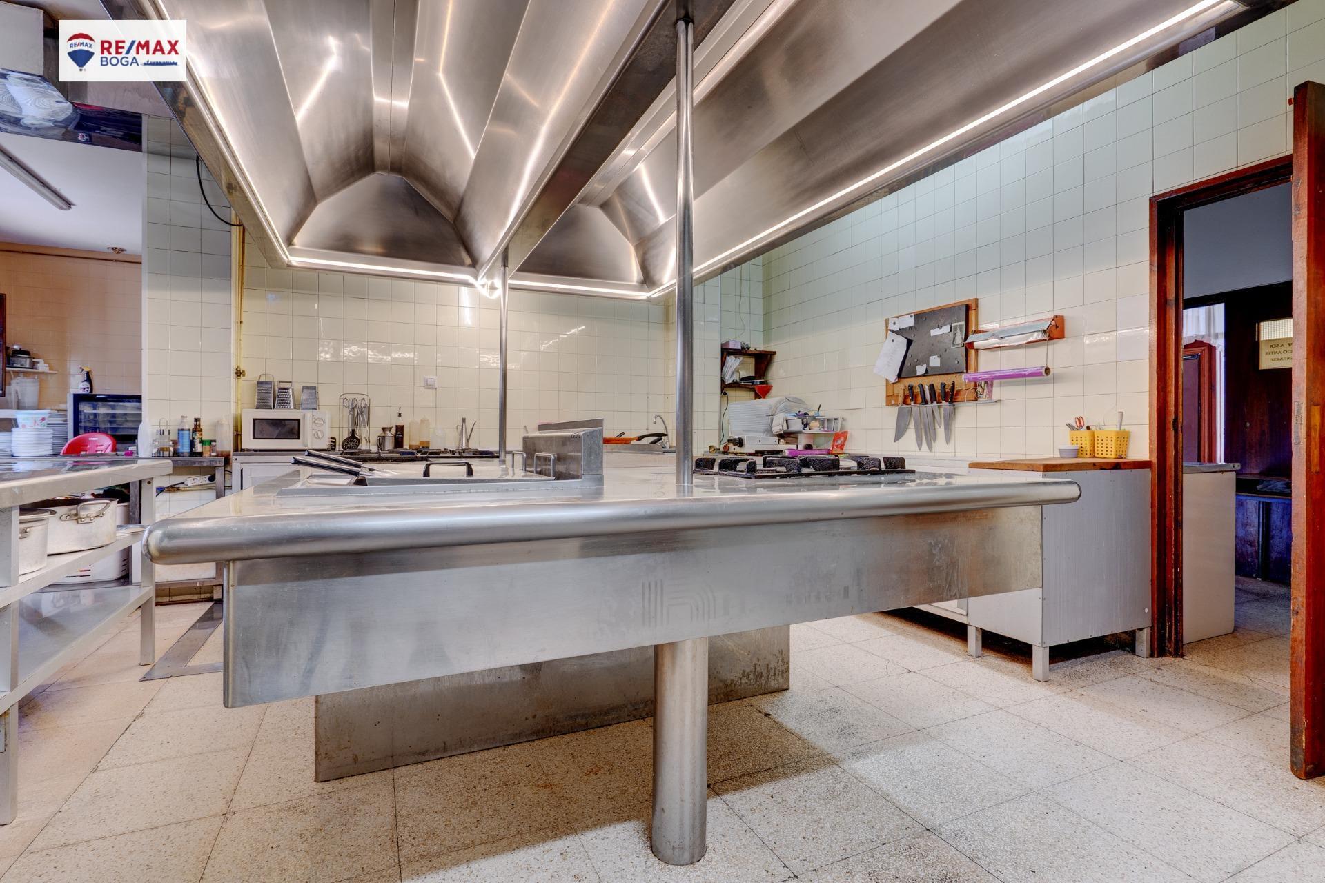 HOSTAL-RESTAURANTE en CUZCURRITA DE RÍO TIRÓN (LA RIOJA)-  EN FUNCIONAMIENTO.