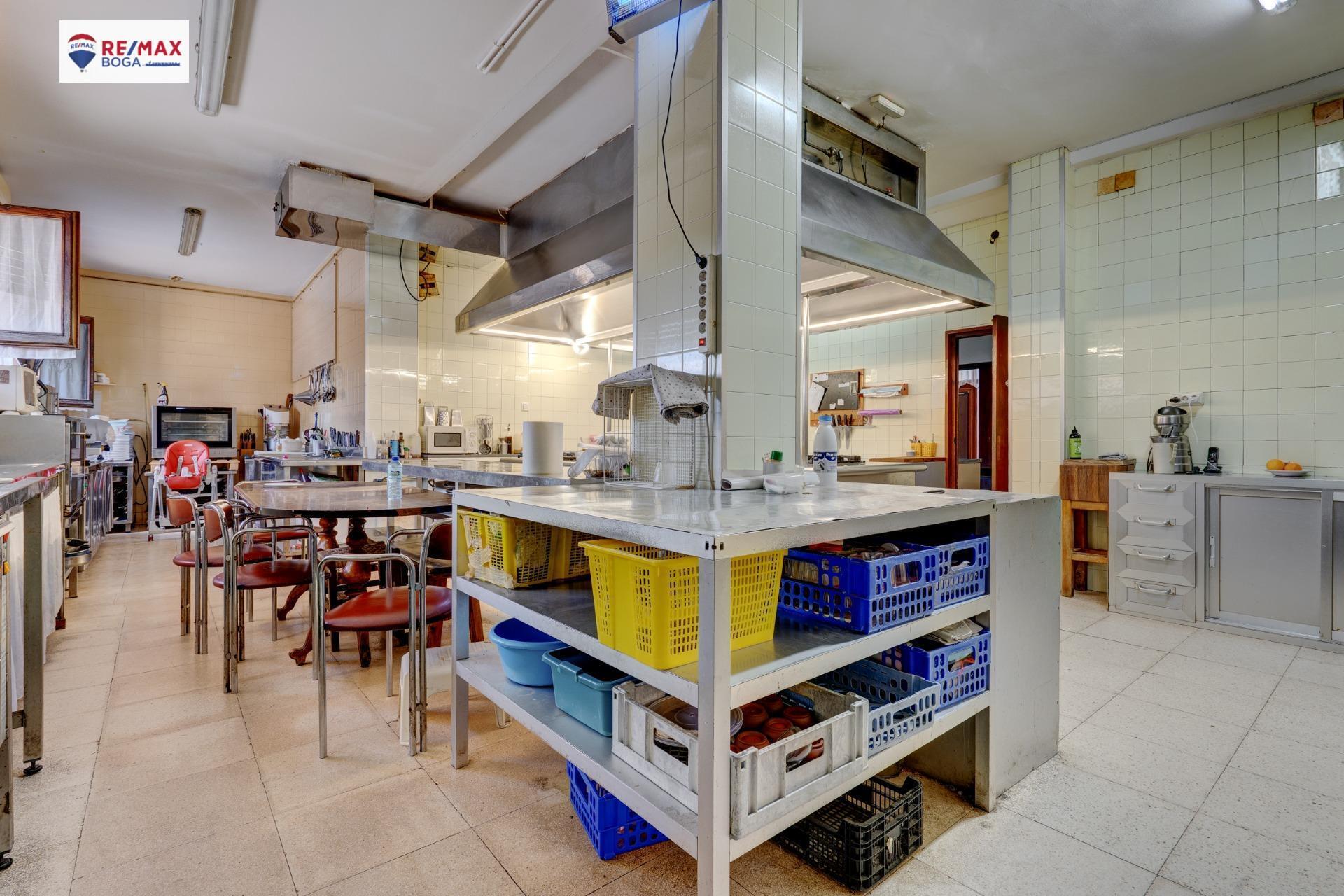 HOSTAL-RESTAURANTE en CUZCURRITA DE RÍO TIRÓN (LA RIOJA)-  EN FUNCIONAMIENTO.