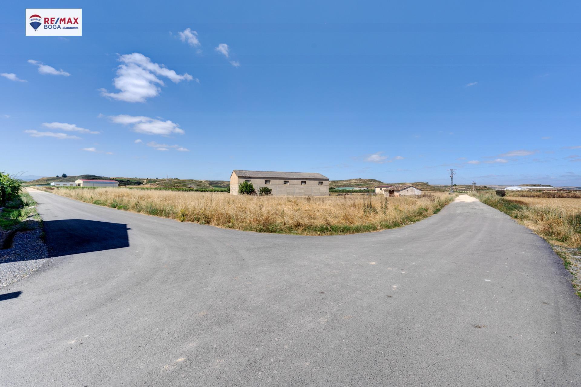 HOSTAL-RESTAURANTE en CUZCURRITA DE RÍO TIRÓN (LA RIOJA)-  EN FUNCIONAMIENTO.