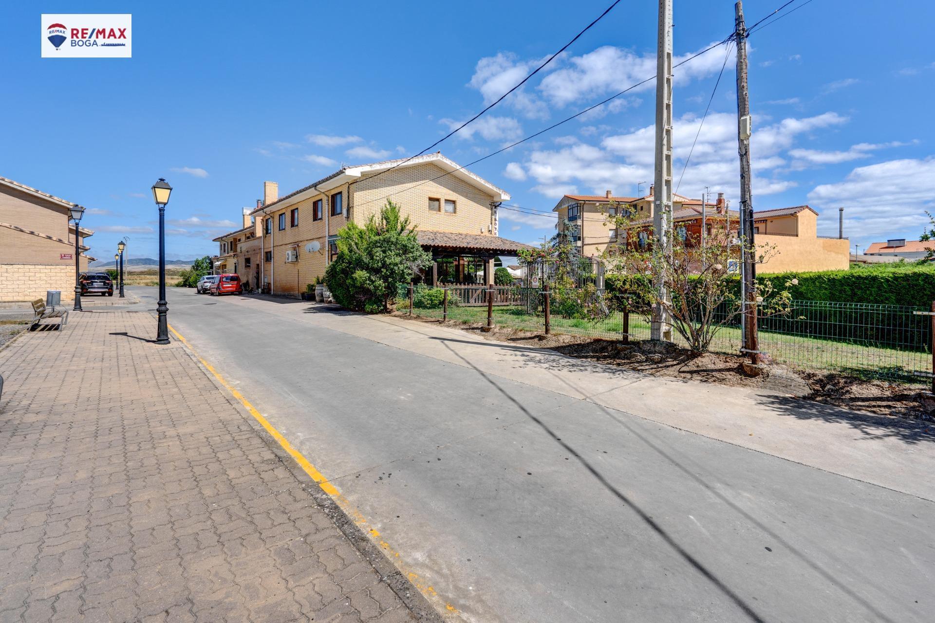 HOSTAL-RESTAURANTE en CUZCURRITA DE RÍO TIRÓN (LA RIOJA)-  EN FUNCIONAMIENTO.