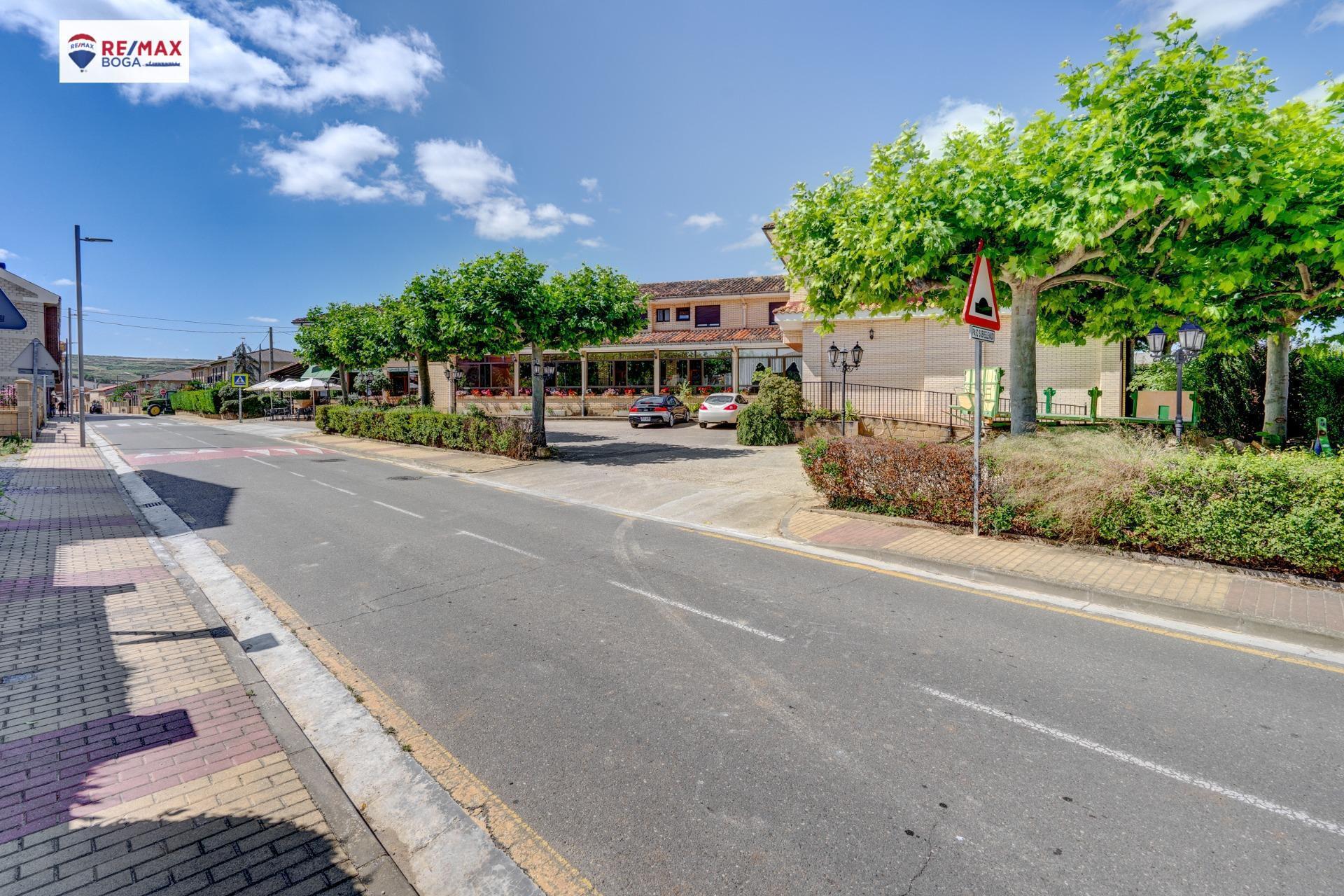 HOSTAL-RESTAURANTE en CUZCURRITA DE RÍO TIRÓN (LA RIOJA)-  EN FUNCIONAMIENTO.