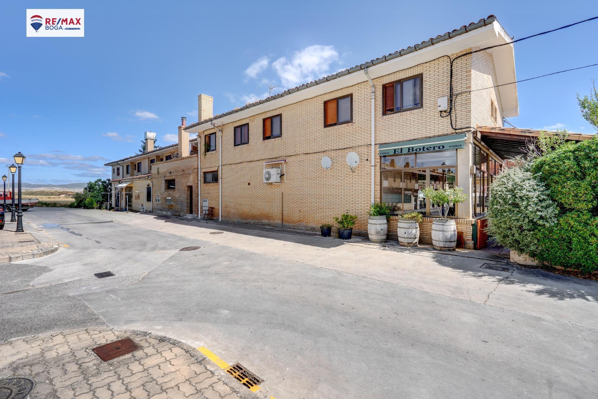 HOSTAL-RESTAURANTE en CUZCURRITA DE RÍO TIRÓN (LA RIOJA)-  EN FUNCIONAMIENTO.
