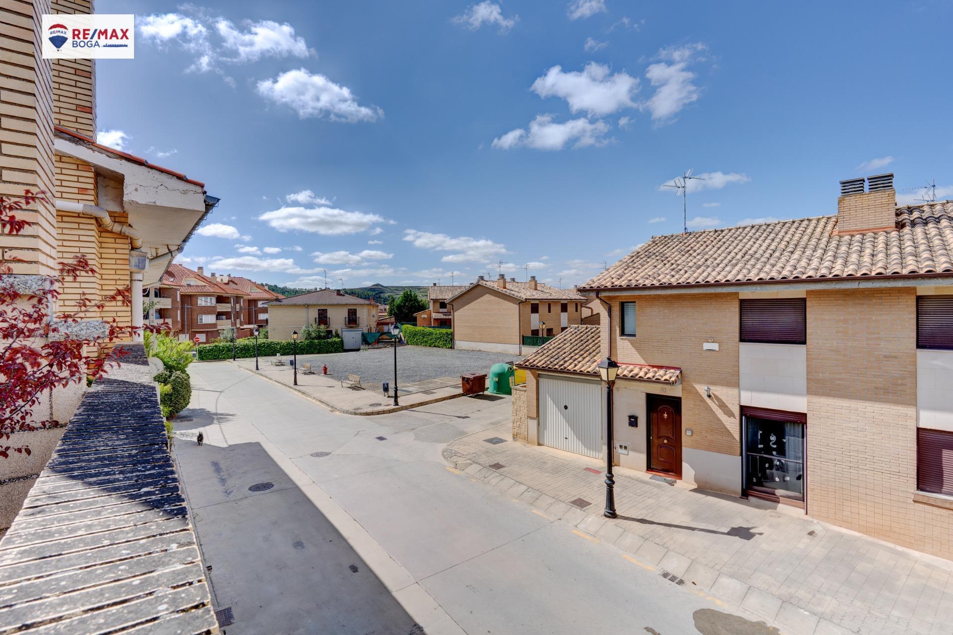 HOSTAL-RESTAURANTE en CUZCURRITA DE RÍO TIRÓN (LA RIOJA)-  EN FUNCIONAMIENTO.