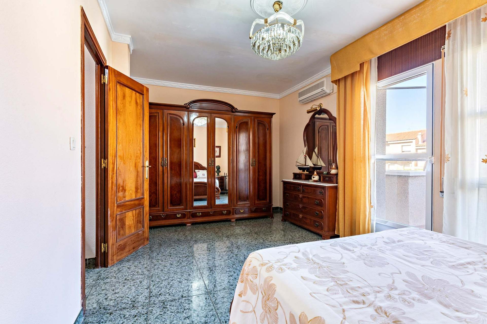 TRÍPLEX CON ALMACÉN DE 74 M2 EN PASEO LAS LOMAS DE EL EJIDO