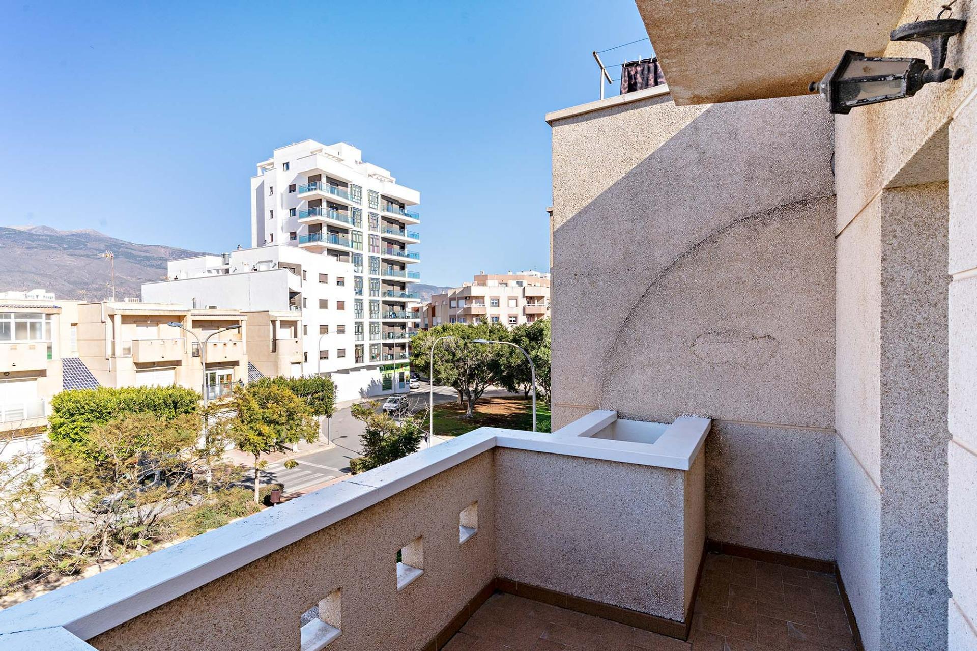 TRÍPLEX CON ALMACÉN DE 74 M2 EN PASEO LAS LOMAS DE EL EJIDO