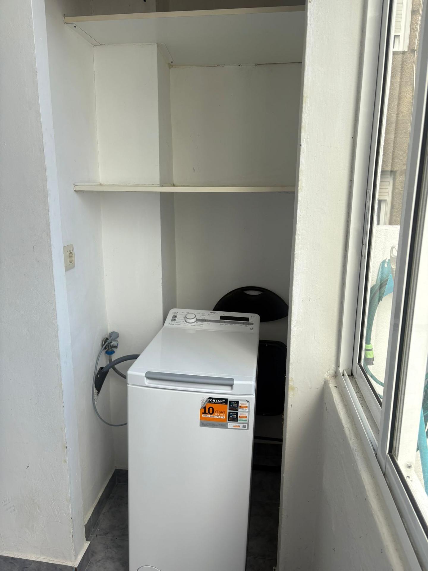 Piso con encanto y terraza privada en el corazón de Vigo. Precio 850 ? (no incluye los gastos de Comunidad ni suministros)