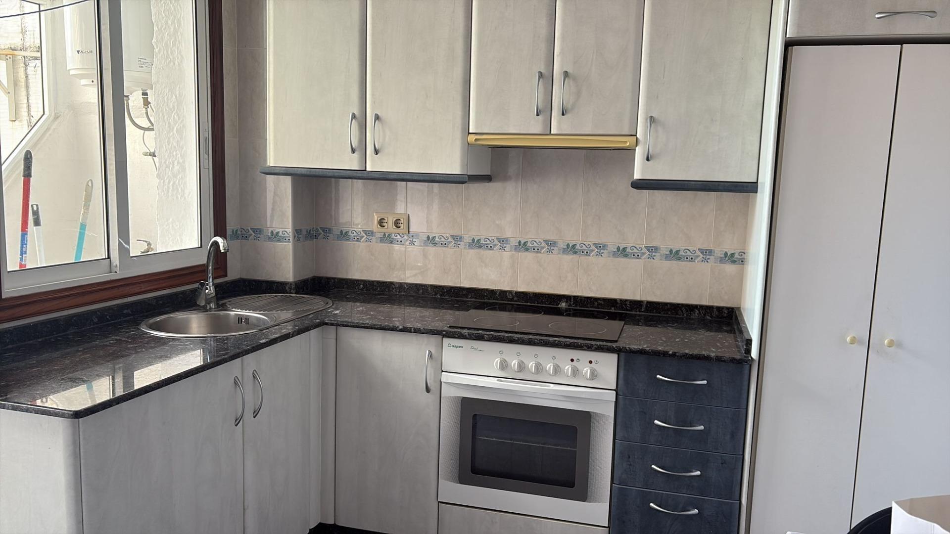 Piso con encanto y terraza privada en el corazón de Vigo. Precio 850 ? (no incluye los gastos de Comunidad ni suministros)