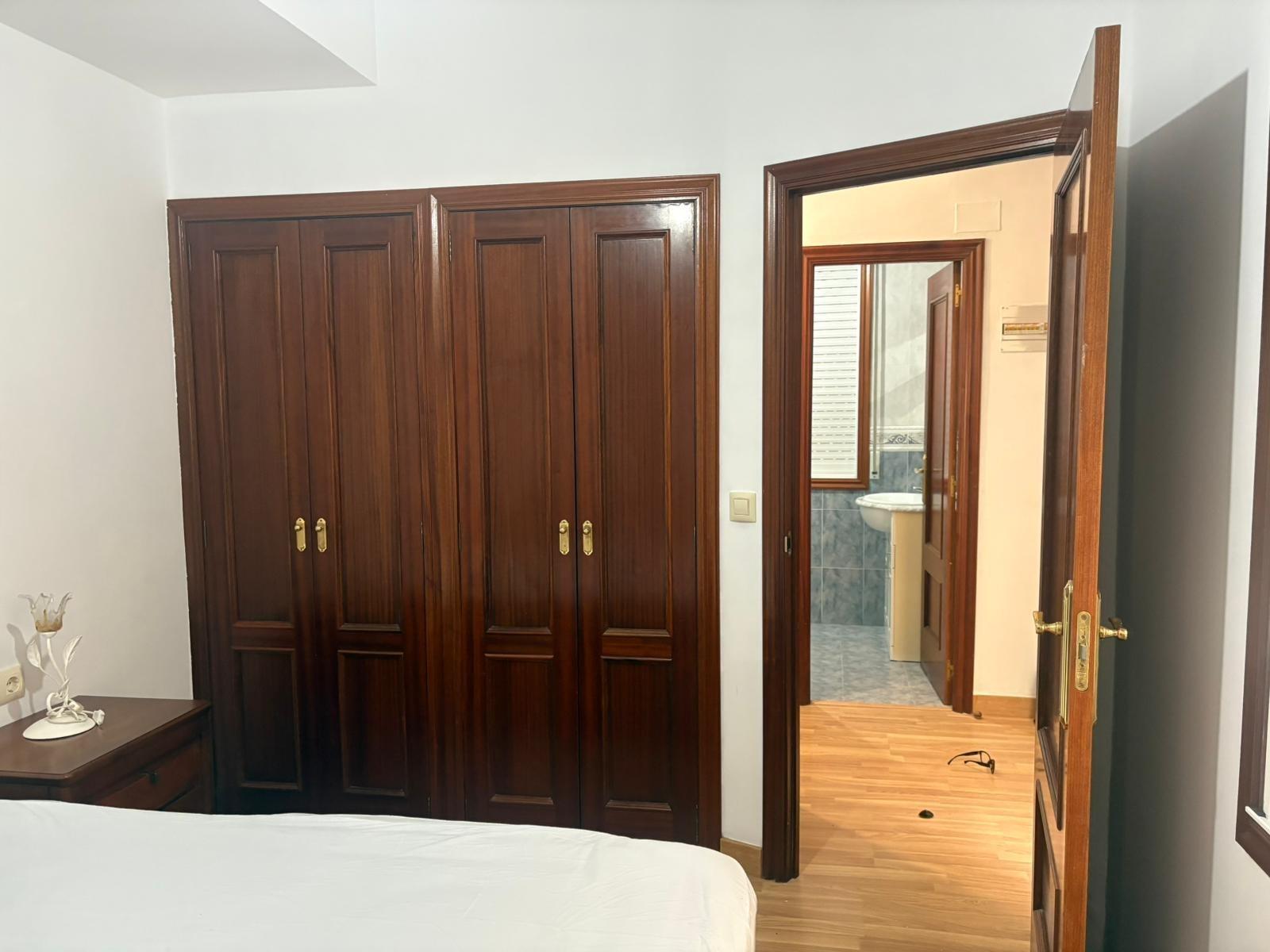 Piso con encanto y terraza privada en el corazón de Vigo. Precio 850 ? (no incluye los gastos de Comunidad ni suministros)