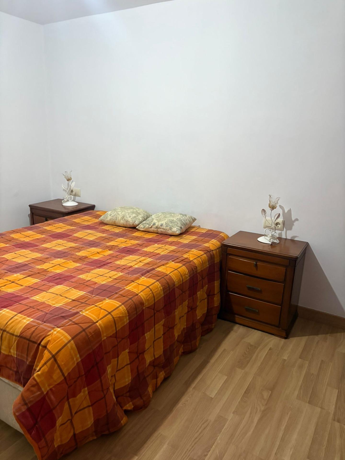 Piso con encanto y terraza privada en el corazón de Vigo. Precio 850 ? (no incluye los gastos de Comunidad ni suministros)