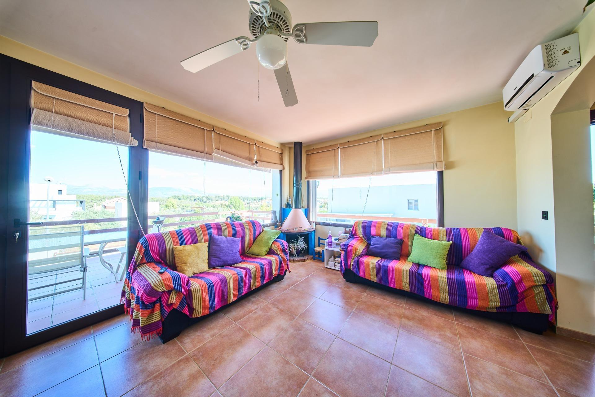 CASA CON TERRAZA PANORÁMICA Y VISTAS DESPEJADAS A SIERRA NEVADA A 10 MINUTOS DE GRANADA