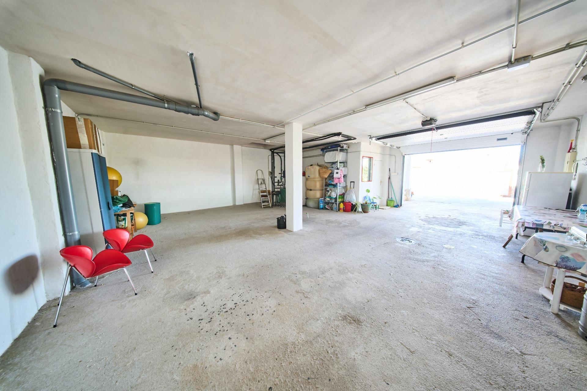 CASA CON TERRAZA PANORÁMICA Y VISTAS DESPEJADAS A SIERRA NEVADA A 10 MINUTOS DE GRANADA