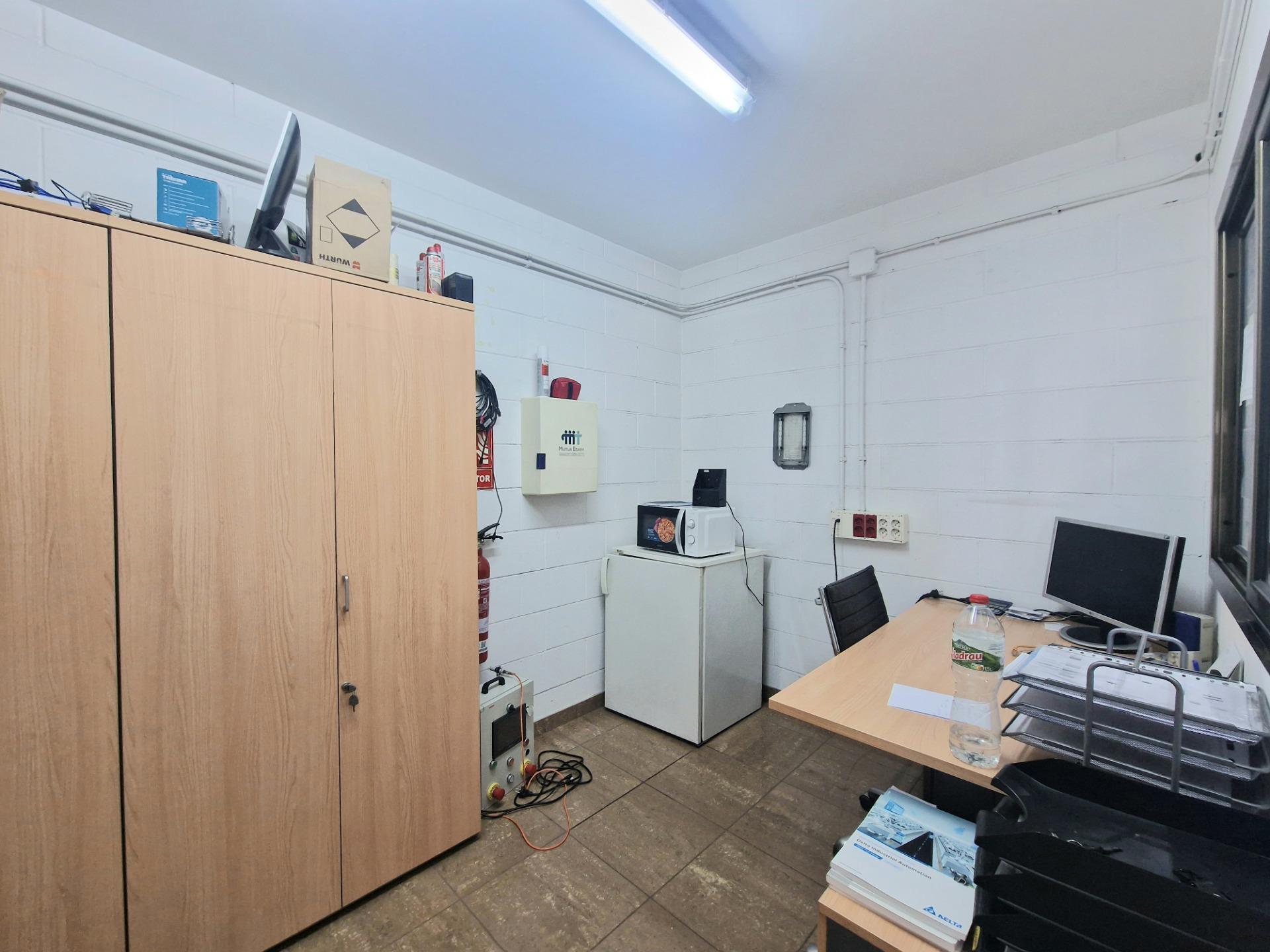 Naves-Venta-Roda de BarÃ -1868146-Foto-8