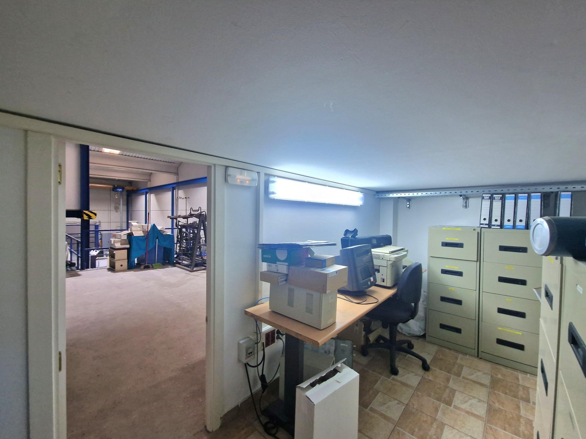Naves-Venta-Roda de BarÃ -1868146-Foto-12