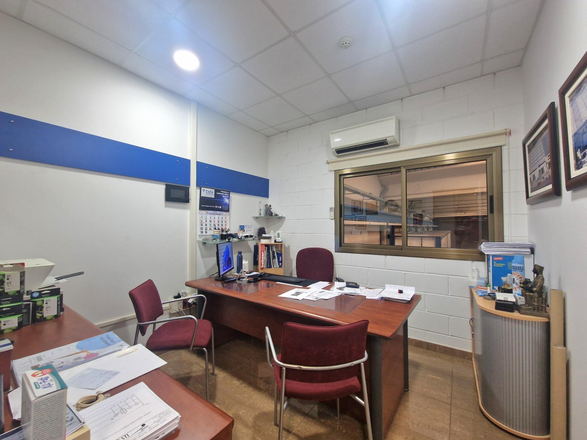 Naves-Venta-Roda de BarÃ -1868146-Foto-19