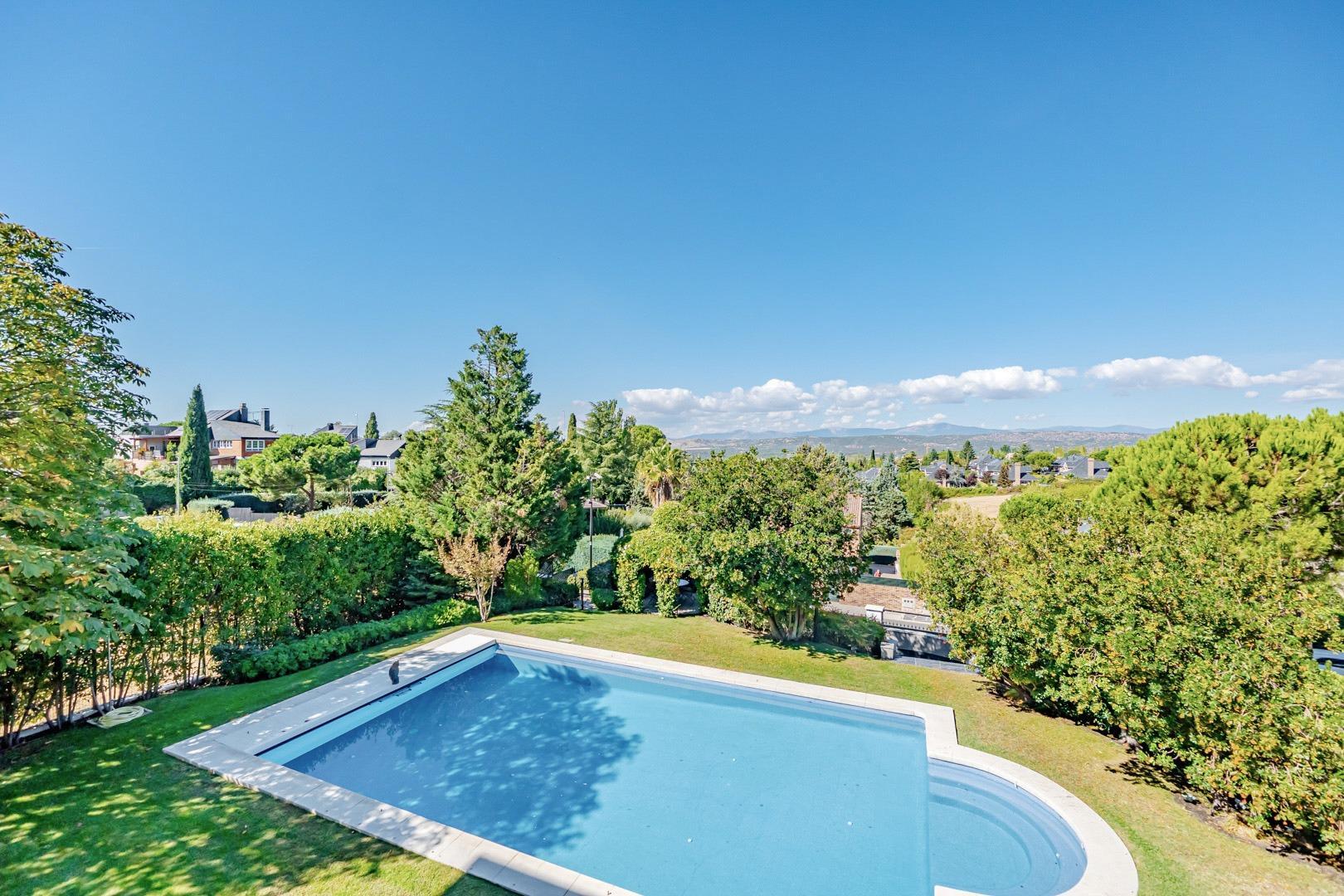 CHALET INDEPENDIENTE INCREÍBLES VISTAS EN URBANIZACIÓN CERRADA LAS ROZAS