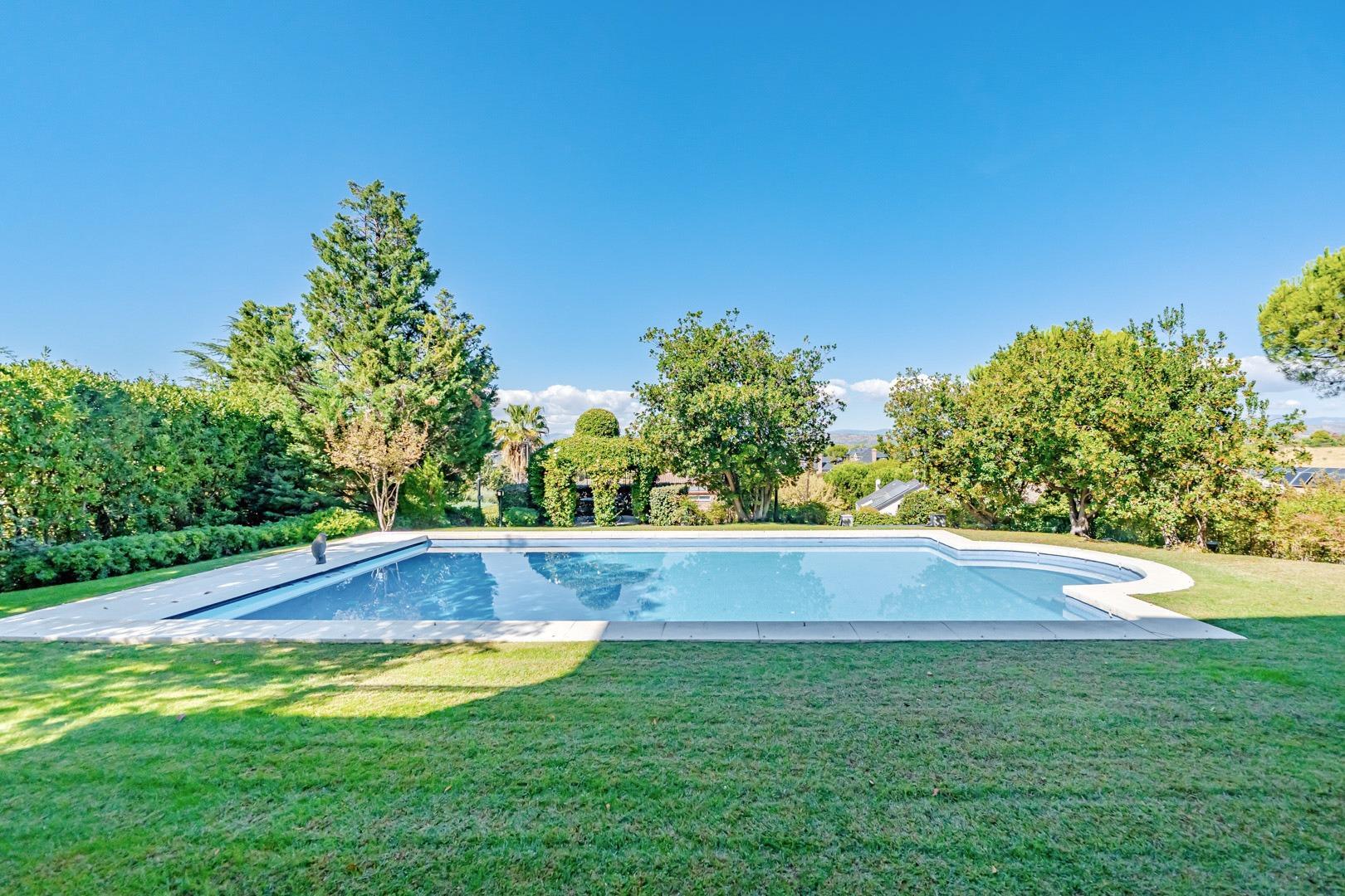 CHALET INDEPENDIENTE INCREÍBLES VISTAS EN URBANIZACIÓN CERRADA LAS ROZAS