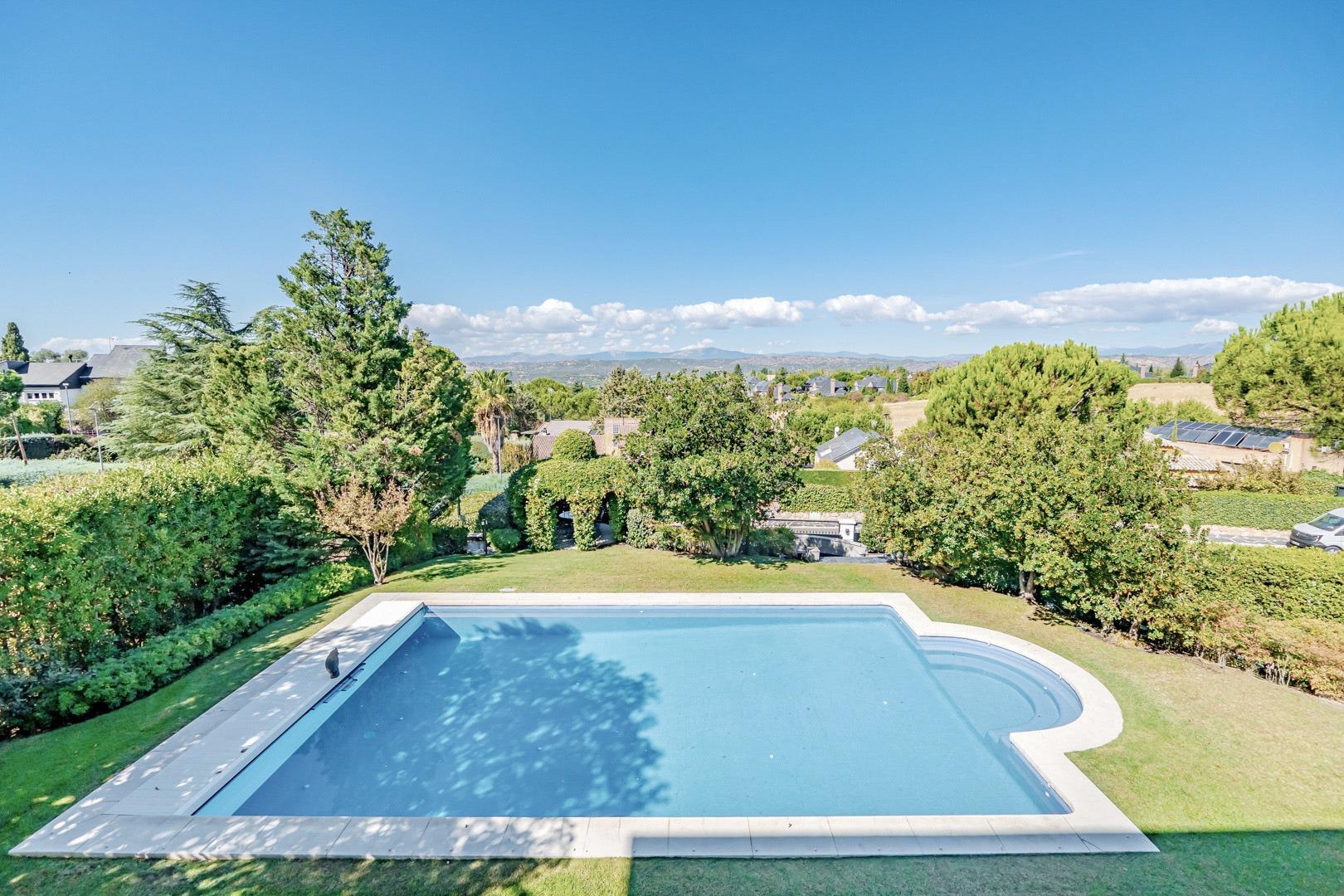 CHALET INDEPENDIENTE INCREÍBLES VISTAS EN URBANIZACIÓN CERRADA LAS ROZAS
