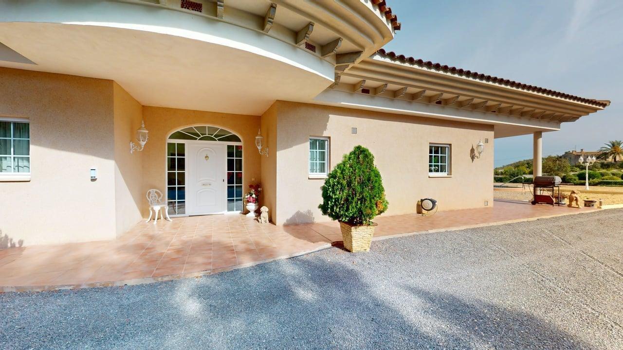 Finca con apartamento independiente ? a solo 10 minutos del mar en Alfaz del Pi