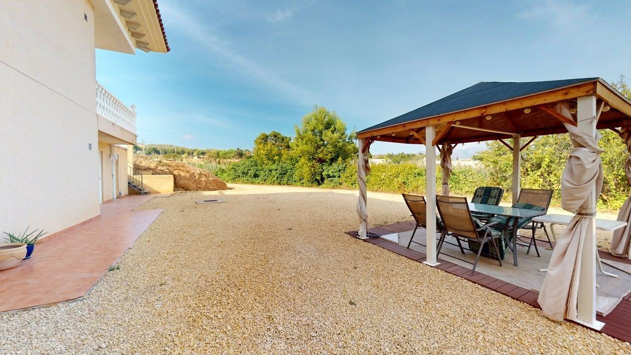 Finca con apartamento independiente ? a solo 10 minutos del mar en Alfaz del Pi