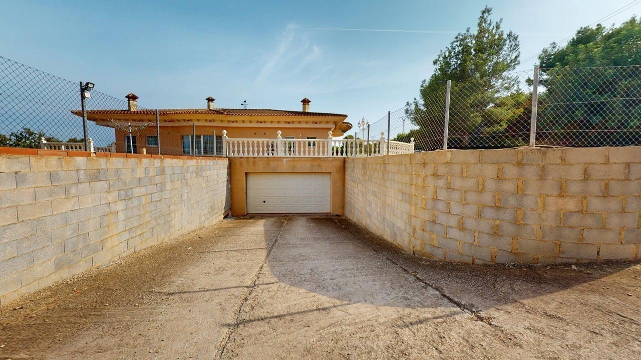 Finca con apartamento independiente ? a solo 10 minutos del mar en Alfaz del Pi