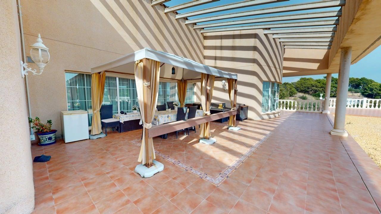 Finca con apartamento independiente ? a solo 10 minutos del mar en Alfaz del Pi