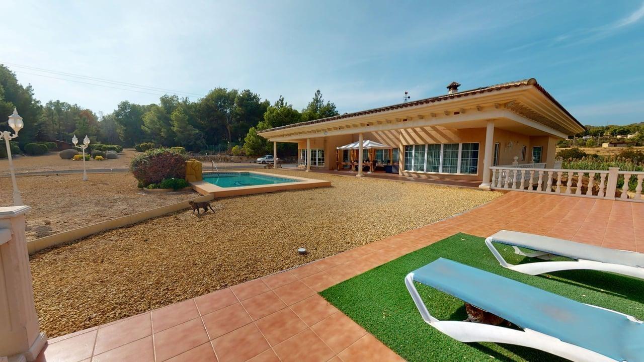 Finca con apartamento independiente ? a solo 10 minutos del mar en Alfaz del Pi