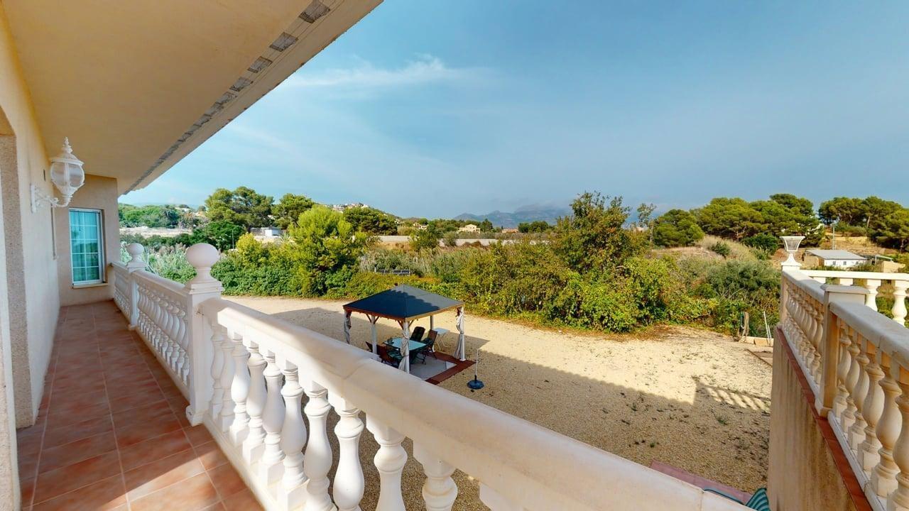 Finca con apartamento independiente ? a solo 10 minutos del mar en Alfaz del Pi