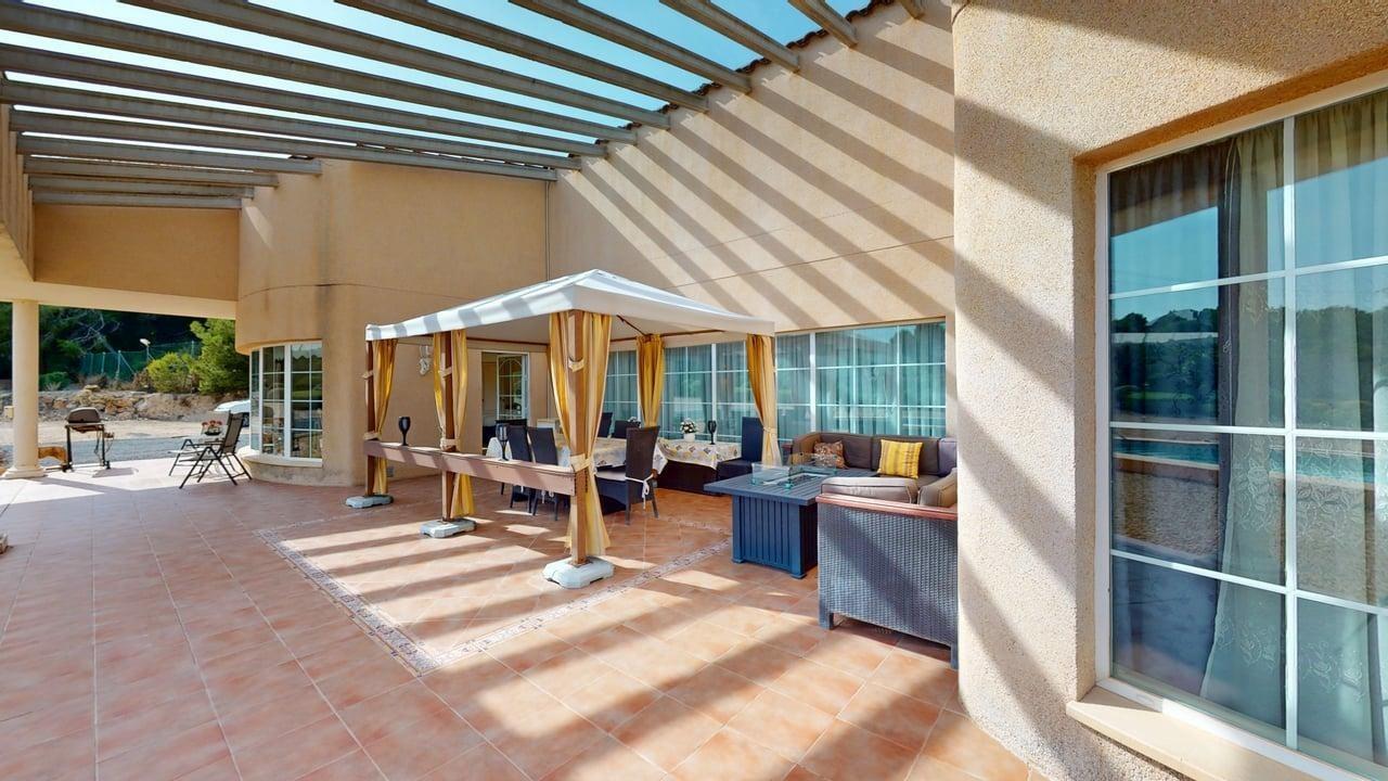 Finca con apartamento independiente ? a solo 10 minutos del mar en Alfaz del Pi