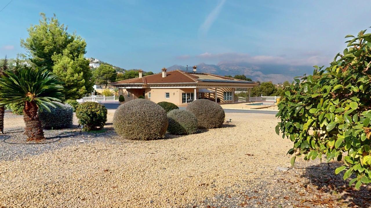 Finca con apartamento independiente ? a solo 10 minutos del mar en Alfaz del Pi