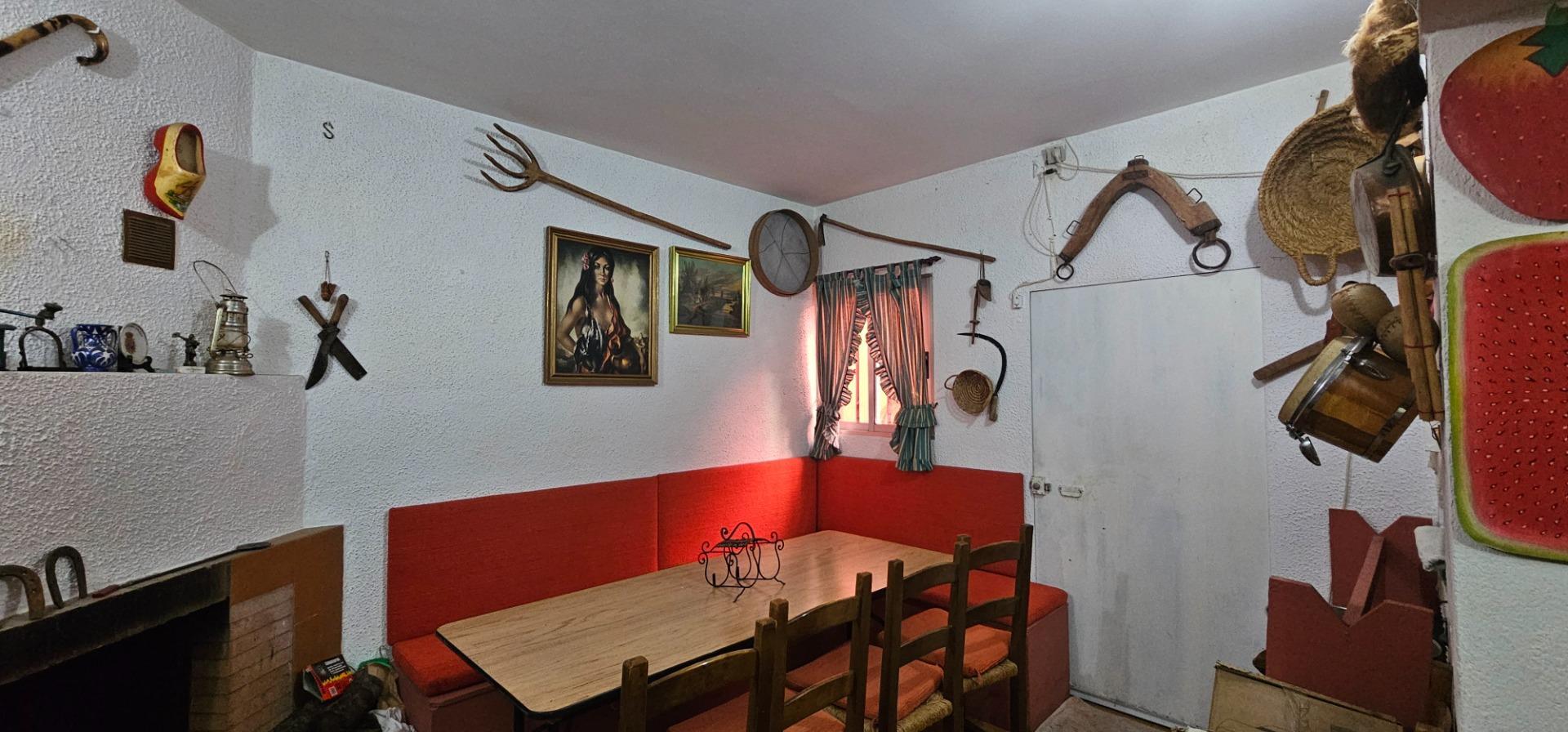 Villa in La Almunia de Doña Godina